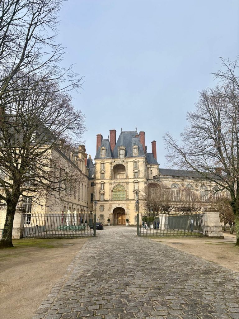 La porte dorée du Château de Fontainebleau