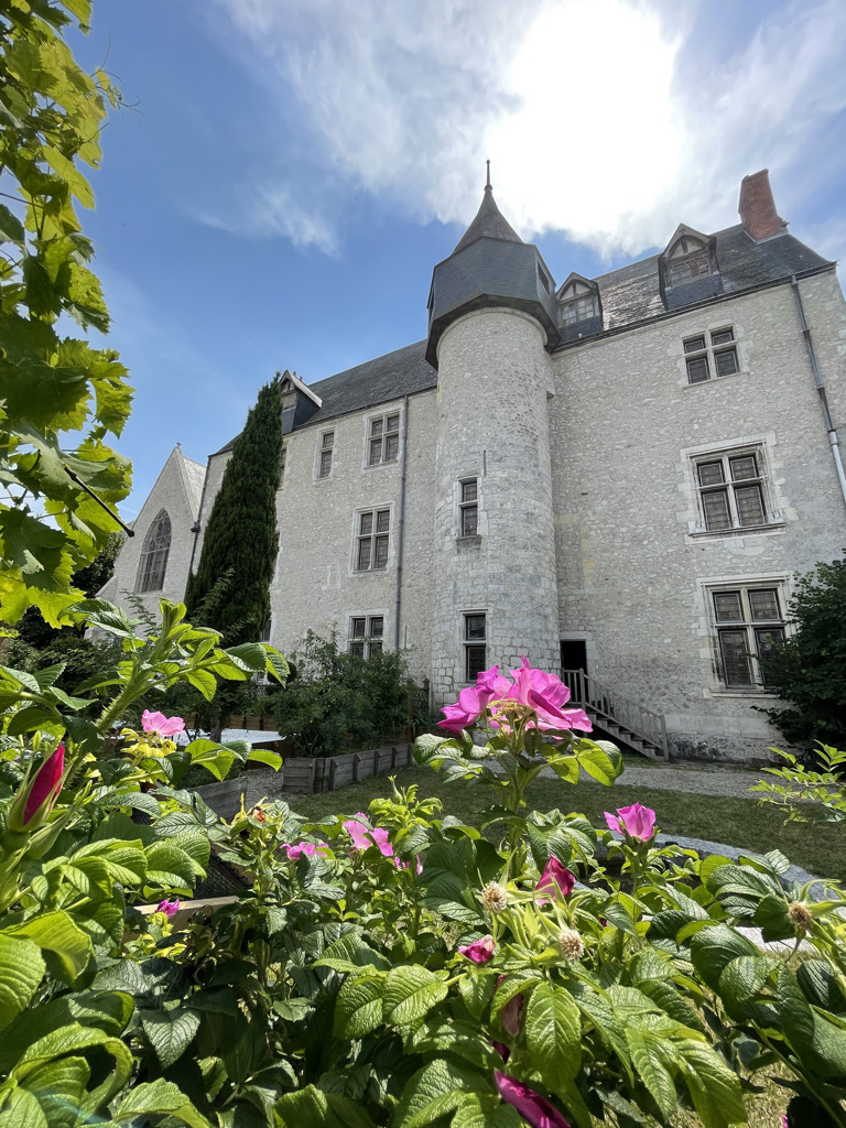 Le château de Beaugency, côté jardins. 