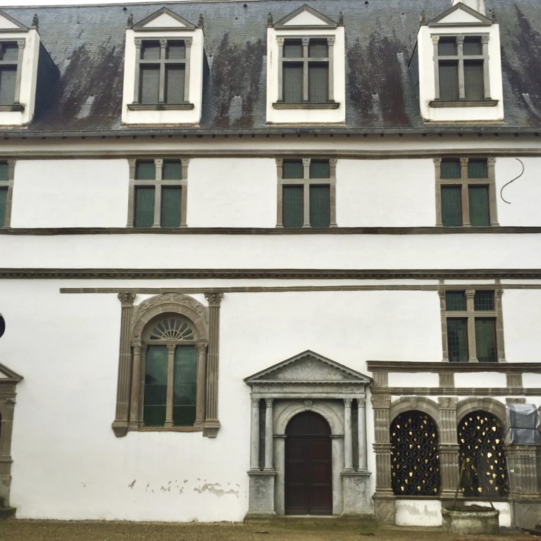 Château de la Bâtie d'Urfé et grotte de rocailles