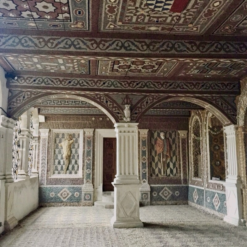 Château de la Bâtie d'Urfé et grotte de rocailles