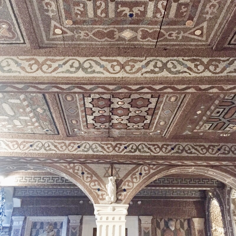 Château de la Bâtie d'Urfé et grotte de rocailles