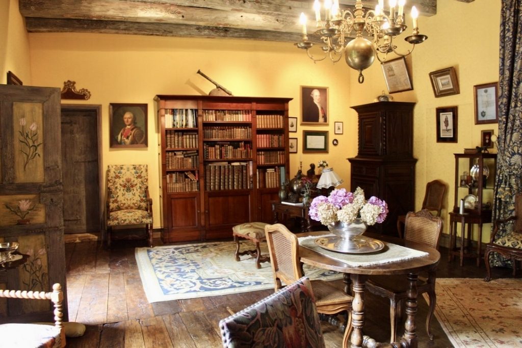 La bibliothèque du château de Lacypierre en Périgord