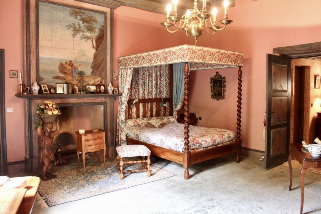 La chambre du château de Lacypierre en Périgord