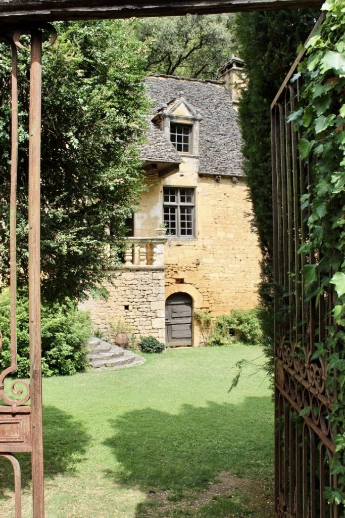 Le château de Lacypierre en Périgord
