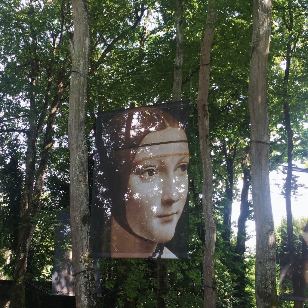 Installation de Léonard de Vinci dans le parc du Château du Clos Lucé