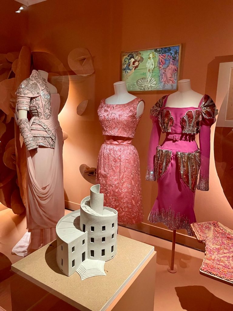 Exposition de la maison de Christian Dior en Normandie