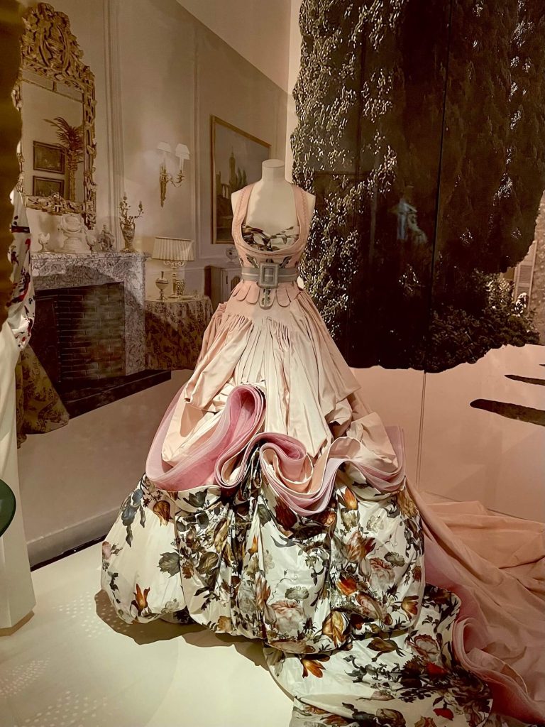 Exposition de la maison de Christian Dior en Normandie