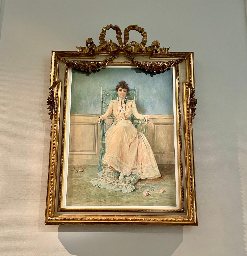 Exposition de la maison de Christian Dior en Normandie