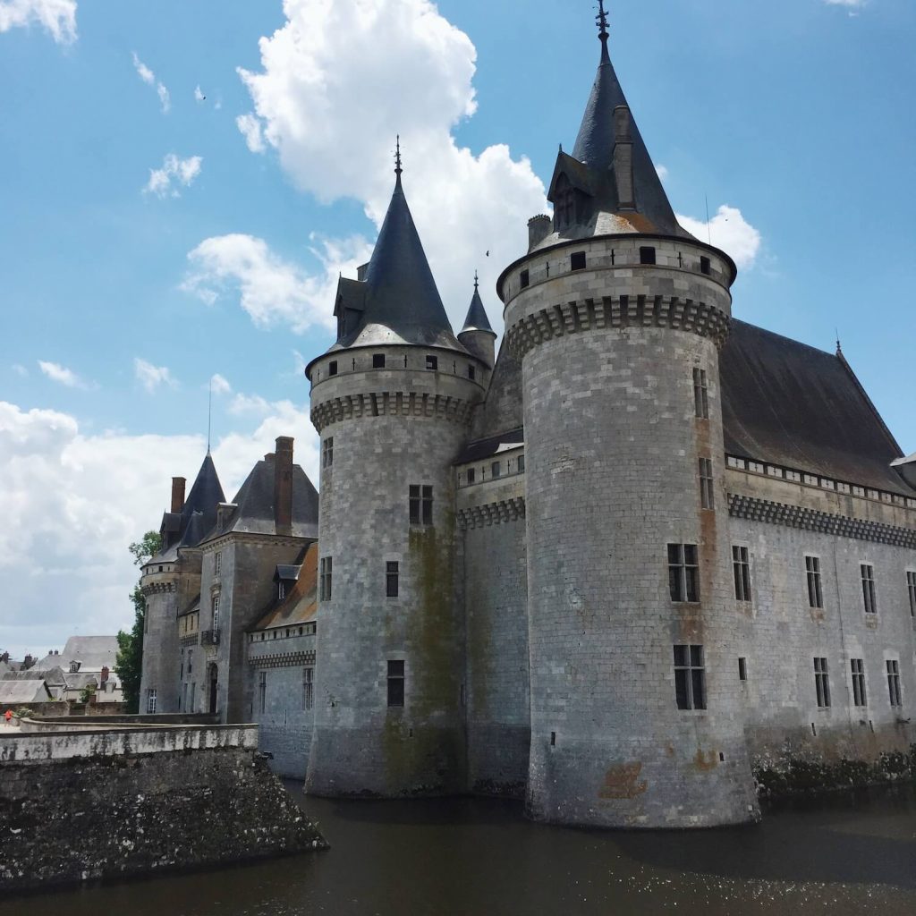 Le château de Sully-sur-Loire dans le Loiret