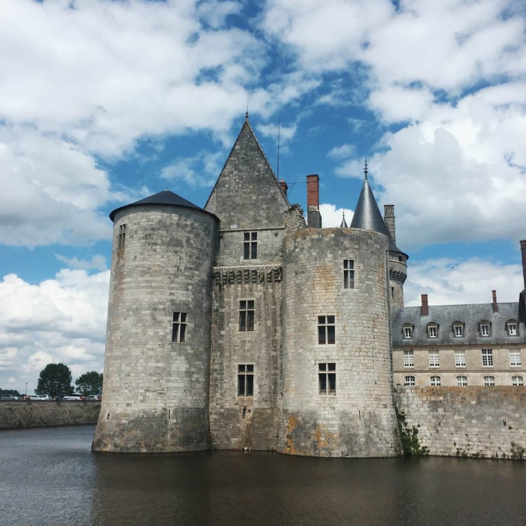 Le château de Sully-sur-Loire dans le Loiret