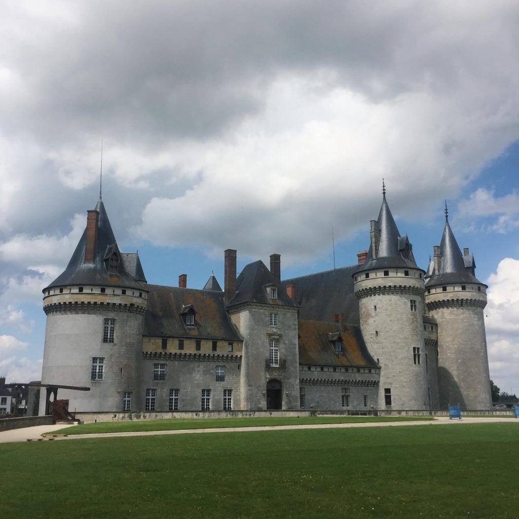Le château de Sully-sur-Loire dans le Loiret