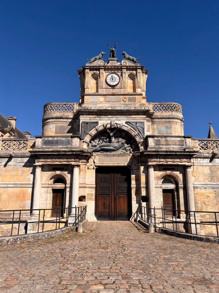 Entrée monumentale du château d'Anet