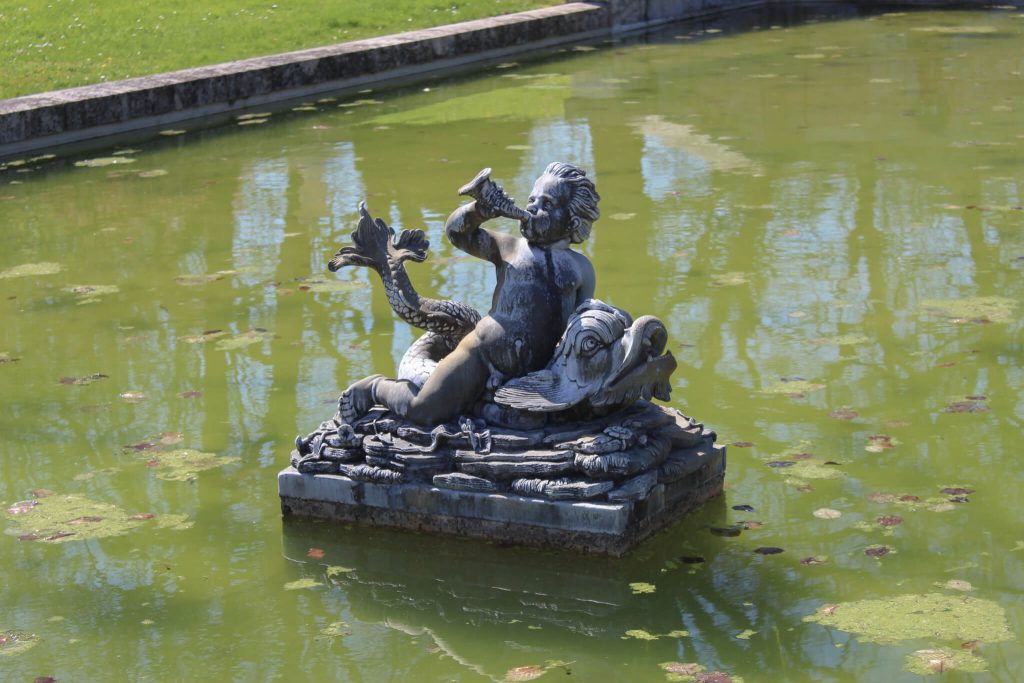 Le bassin du château de Bouges