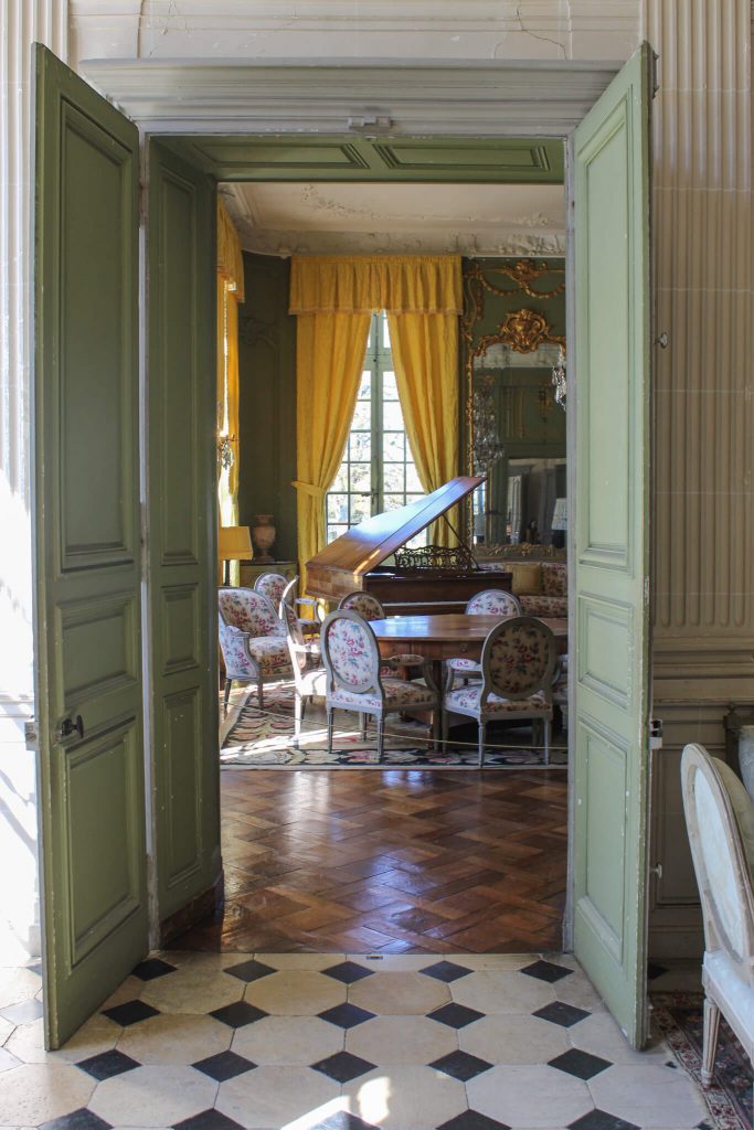 Le grand salon du château de Bouges