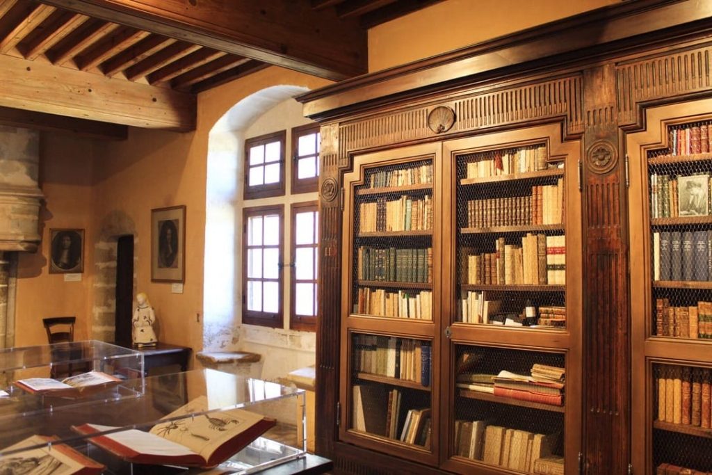 La bibliothèque du château de Lourmarin