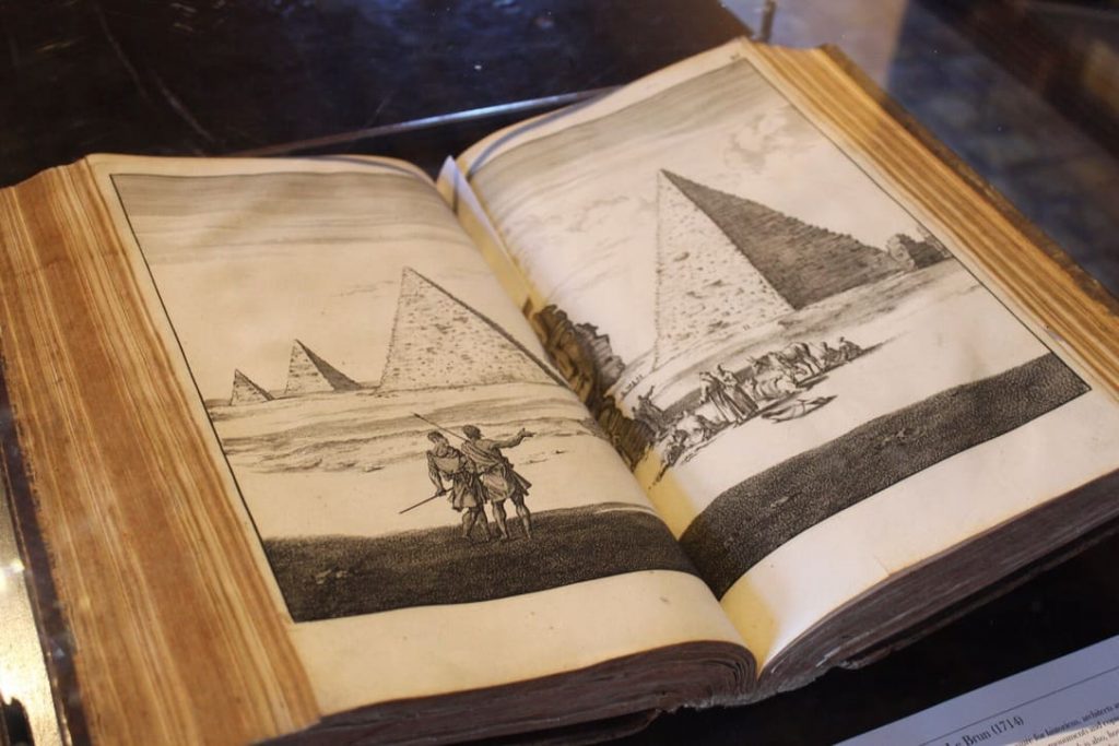 La bibliothèque du château de Lourmarin