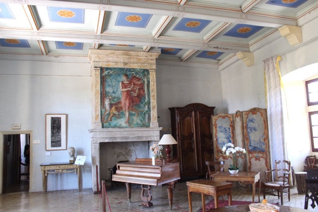 La salle de musique du château de Lourmarin