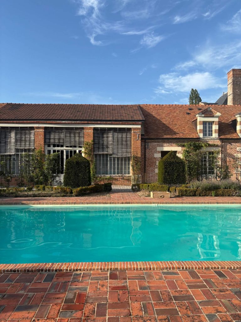 La piscine du château de La Borde en Sologne