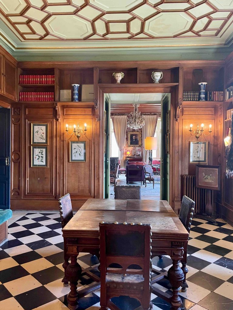 Les intérieurs du château de la Bourdaisière qui abrite aujourd'hui un hôtel