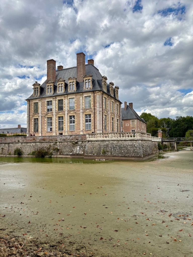 Vue sur le château depuis le parc
