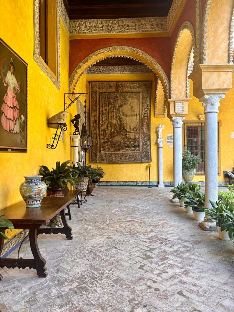 Le patio principal du palais