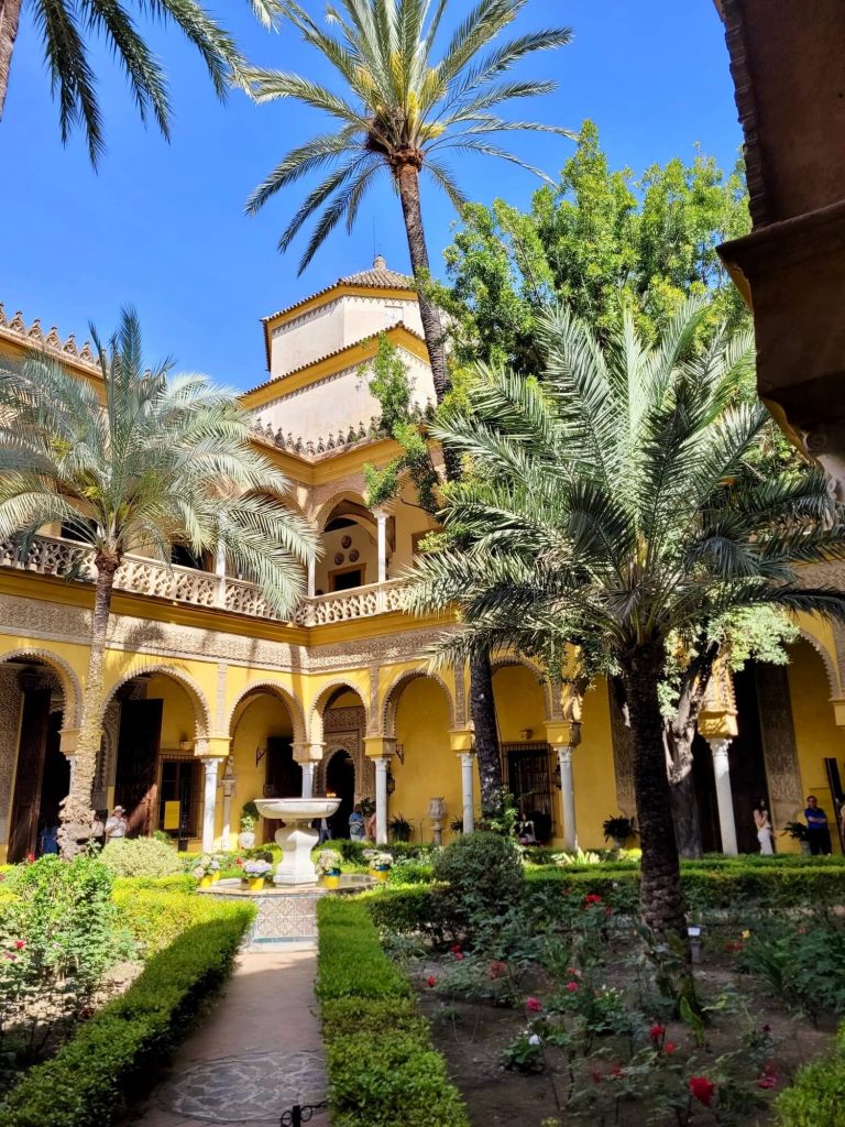 Le patio principal du palais