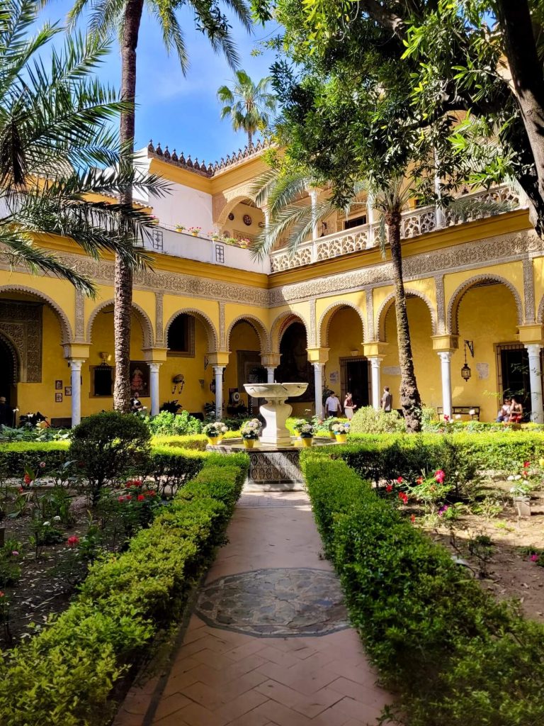 Le patio principal du palais