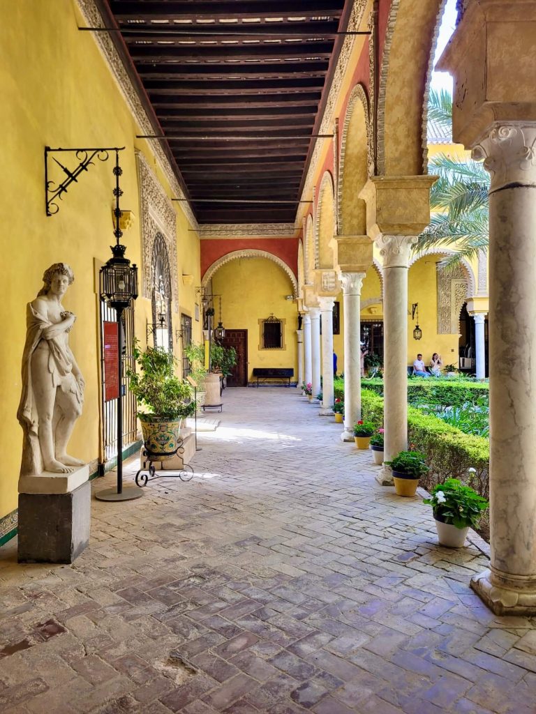 Le patio principal du palais